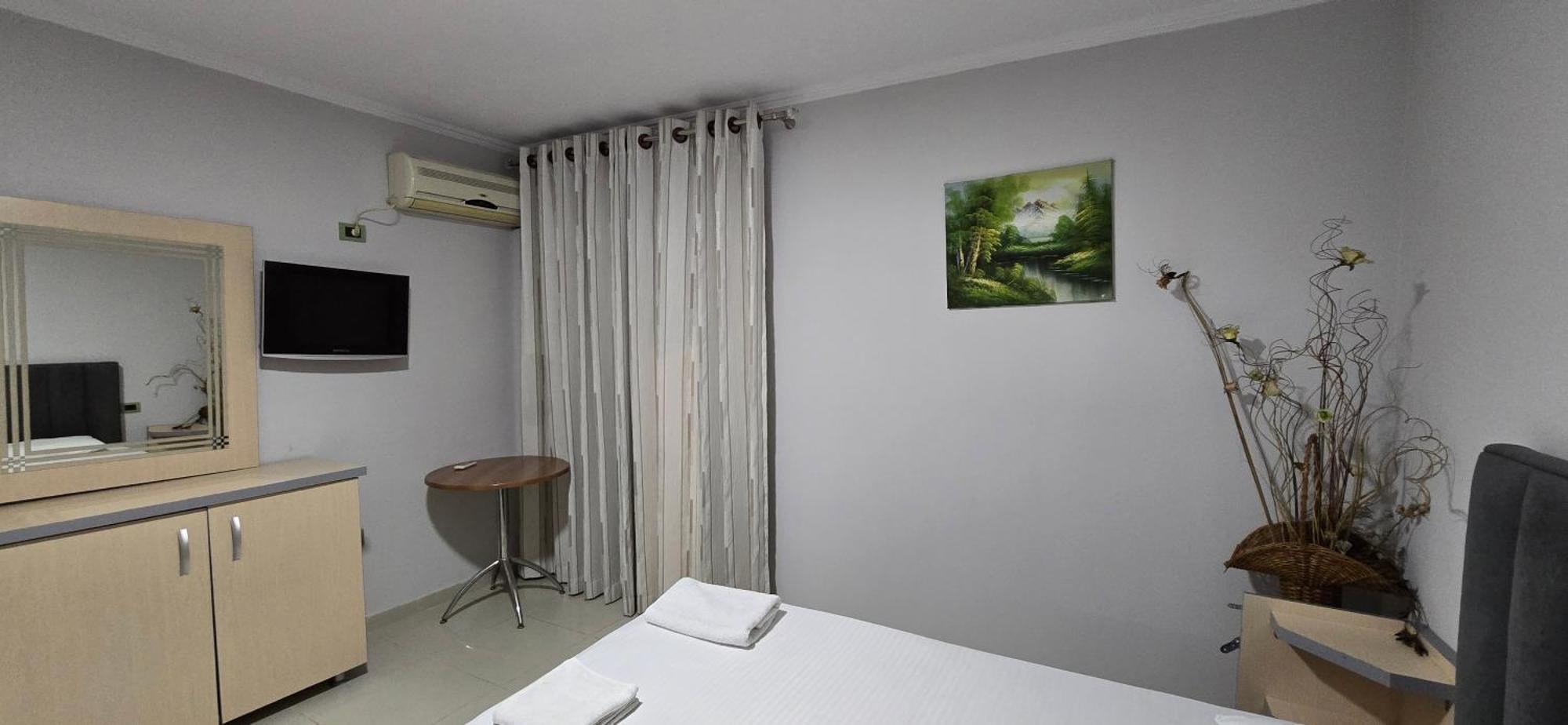 Koa Hotel Tirane Bagian luar foto