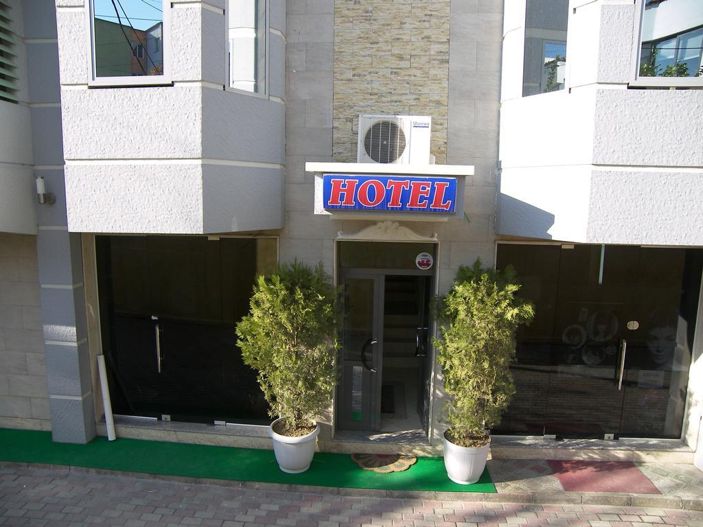 Koa Hotel Tirane Bagian luar foto