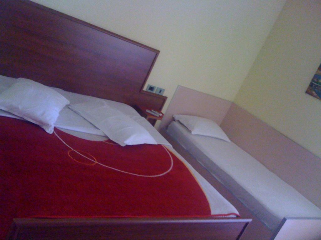 Koa Hotel Tirane Bagian luar foto